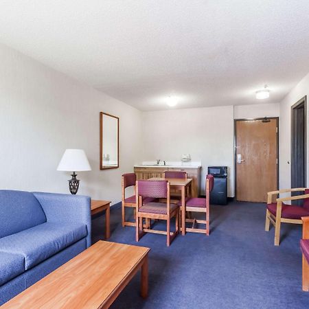 Hotel Super 8 By Wyndham Norwich Extérieur photo