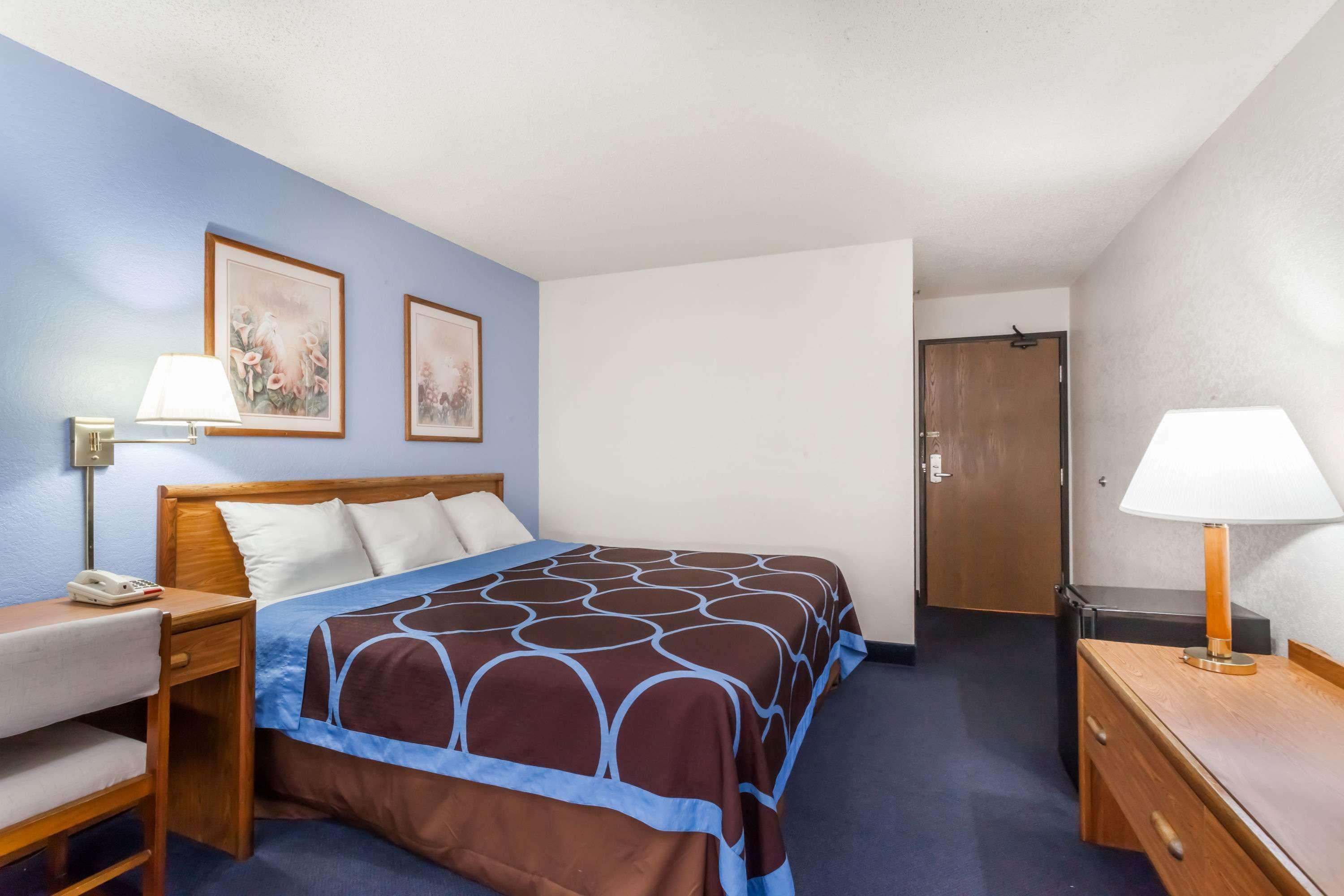 Hotel Super 8 By Wyndham Norwich Extérieur photo