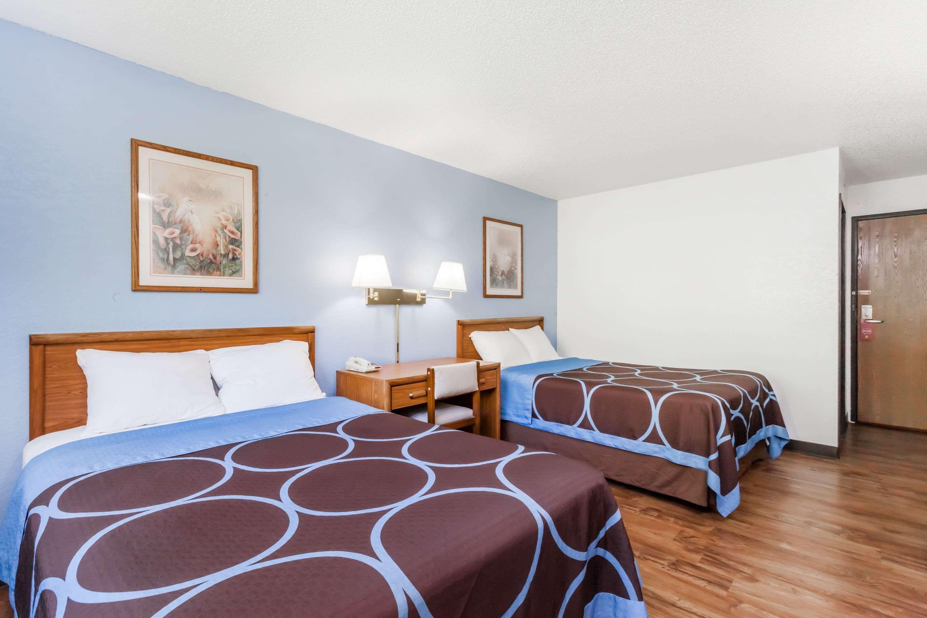Hotel Super 8 By Wyndham Norwich Extérieur photo