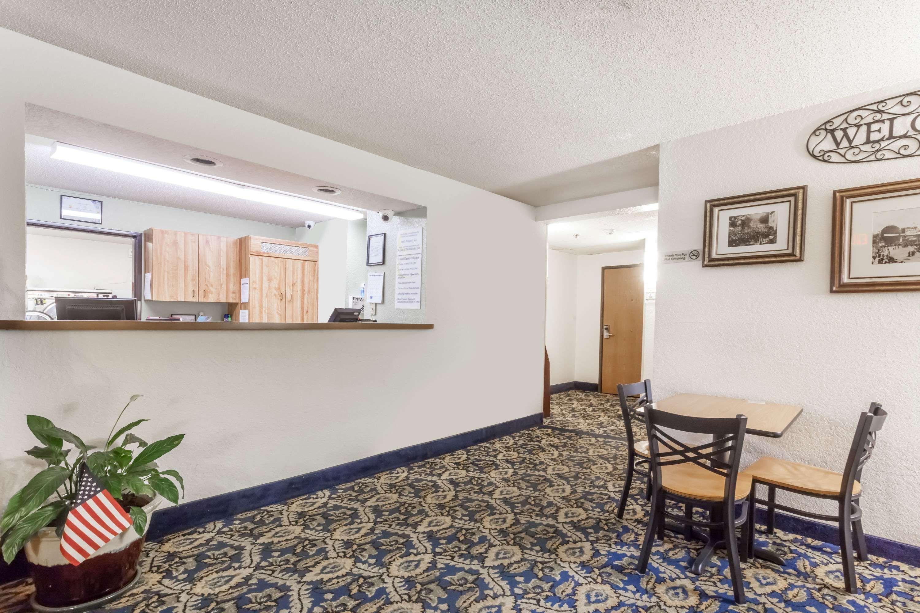 Hotel Super 8 By Wyndham Norwich Extérieur photo