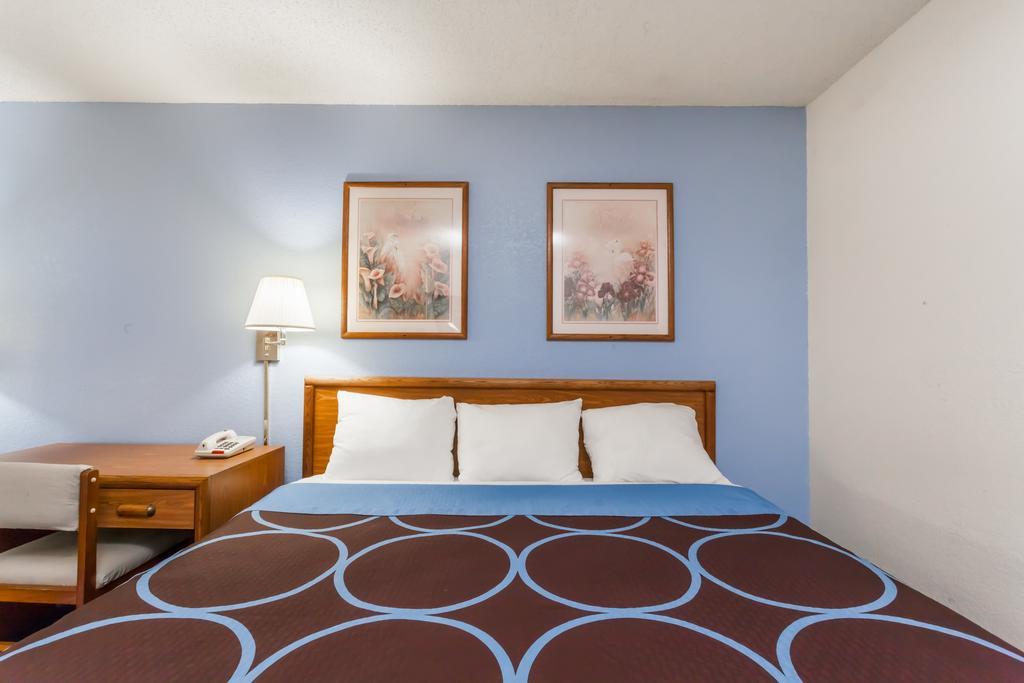 Hotel Super 8 By Wyndham Norwich Extérieur photo